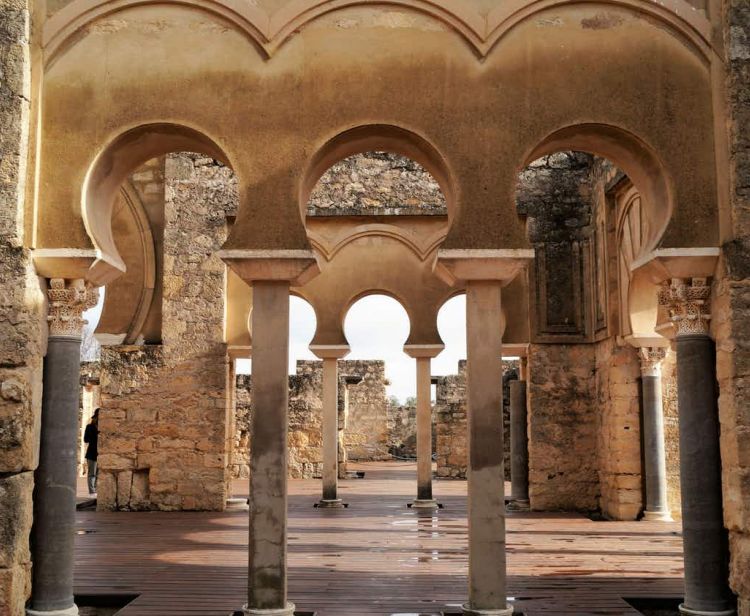 Routes à travers Cordoue. Visite libre de Cordoue et visites guidées - Visites guidées de la ville Routes à travers Cordoue. Visite libre de Cordoue et visites guidées - Visites guidées de la ville