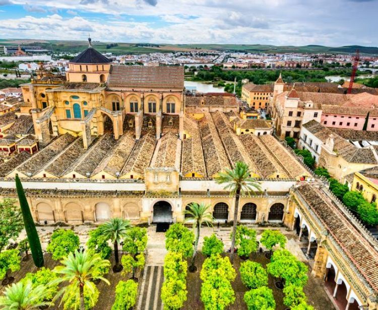 Routes à travers Cordoue. Visite libre de Cordoue et visites guidées - Visites guidées de la ville Routes à travers Cordoue. Visite libre de Cordoue et visites guidées - Visites guidées de la ville